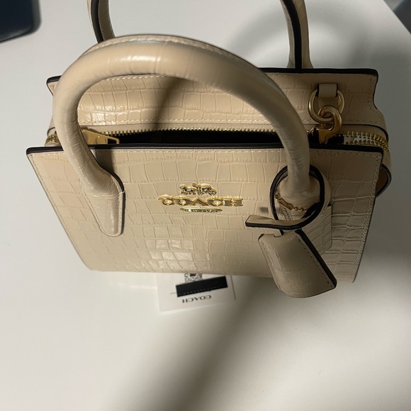 Coach - Picture 7 of 7